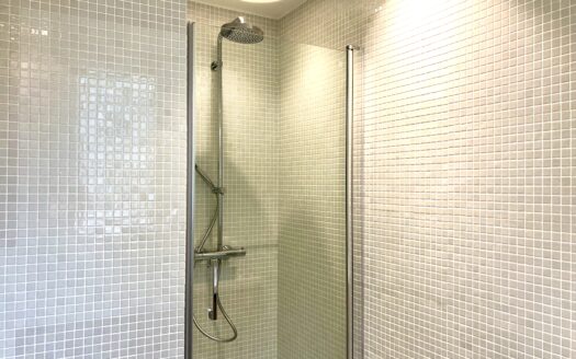 PORT 3 PIECES PARFAIT ETAT TERRASSE ET CAVE