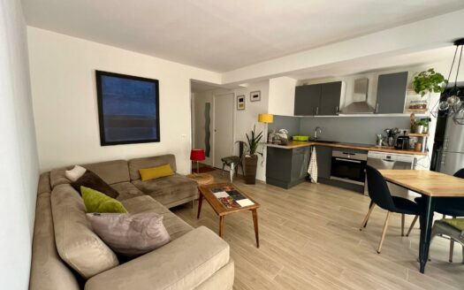 POETES 2 PIECES AVEC TERRASSE