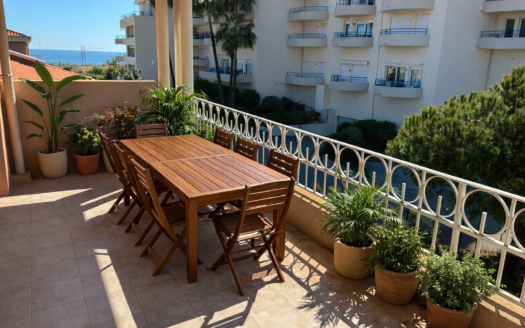 JUAN- LES -PINS FRONT DE MER DERNIER ETAGE TERRASSE