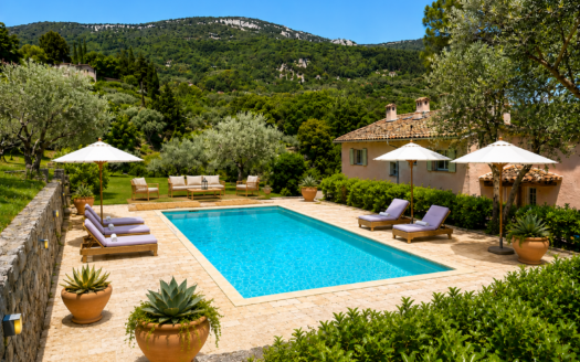 BARGEMON BASTIDE AVEC PISCINE ET MAGNIFIQUE VUE PANORAMIQUE